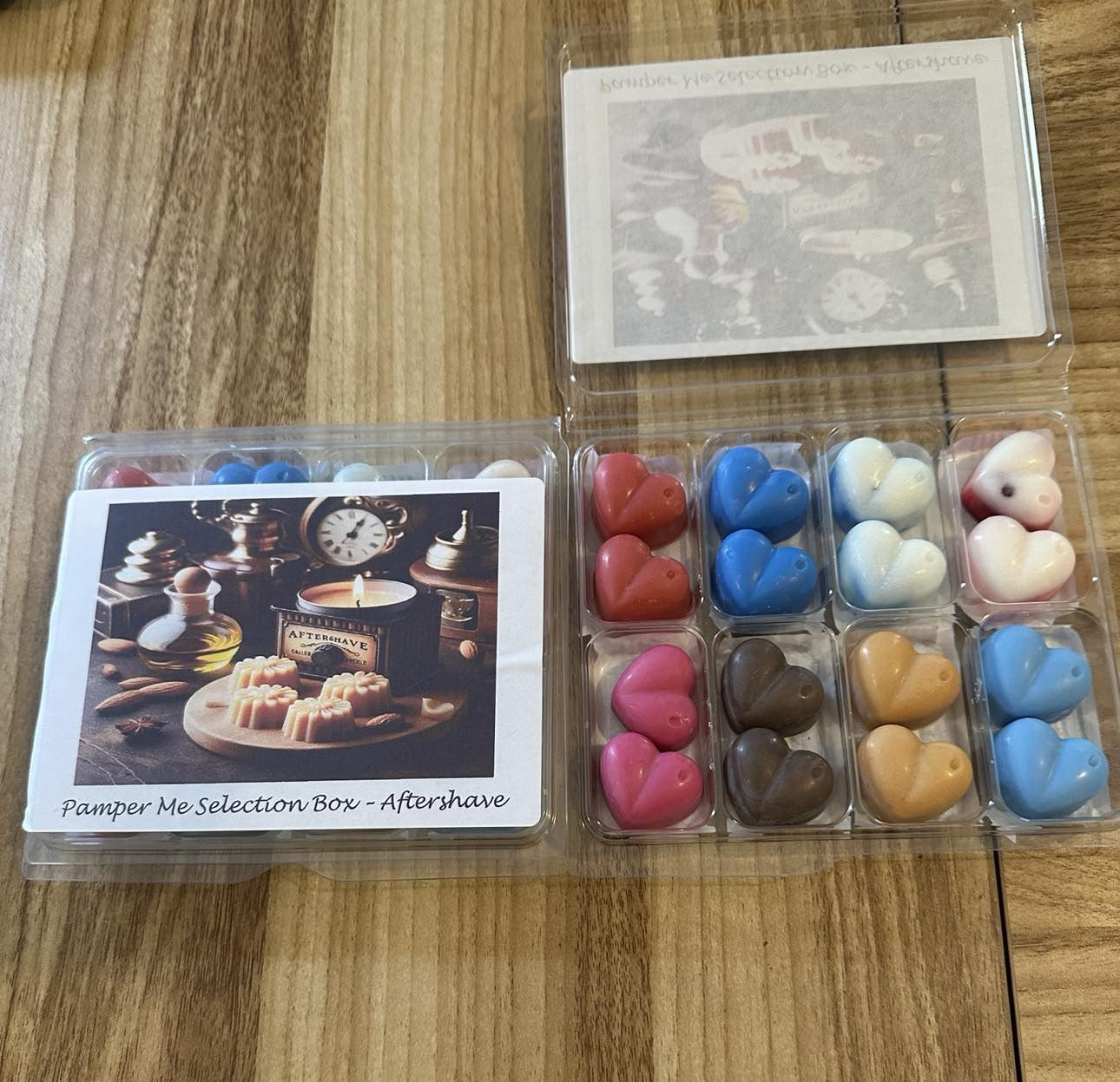 Caja HB - Colección de 16 ceras fundidas para después del afeitado Shapes